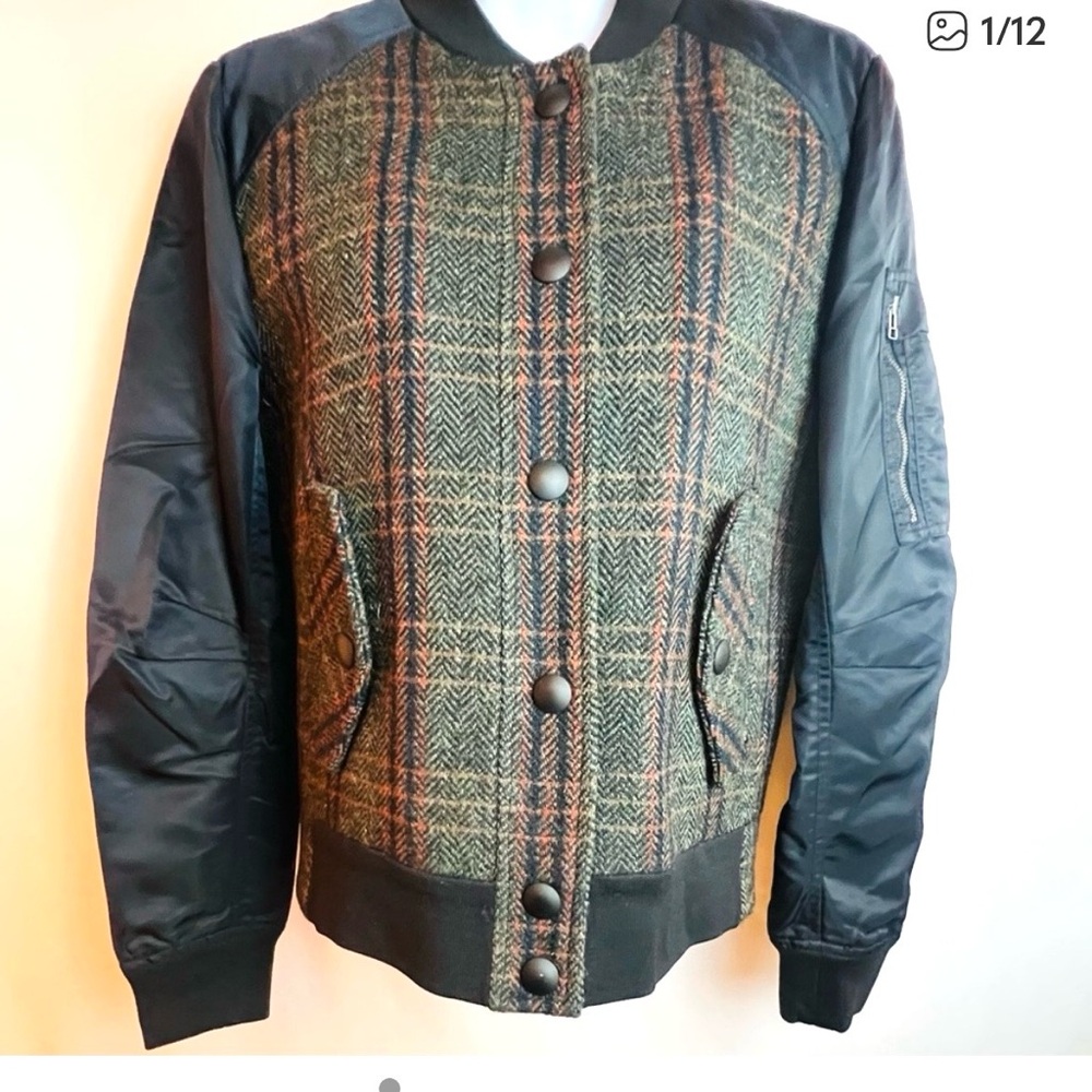 Veronica Beard wool Duvalle bomber style jacket size 4 but is oversized.